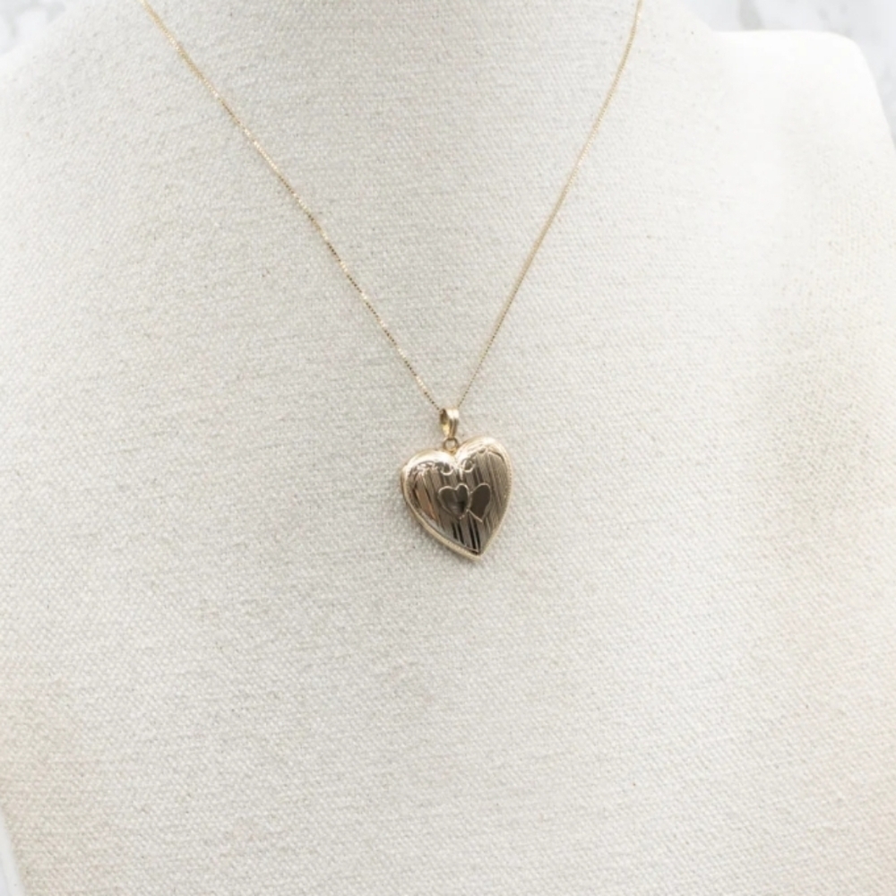 Heart Shaped Engraved Yellow Gold Vintage Locket 10k - Picture 5 of 7